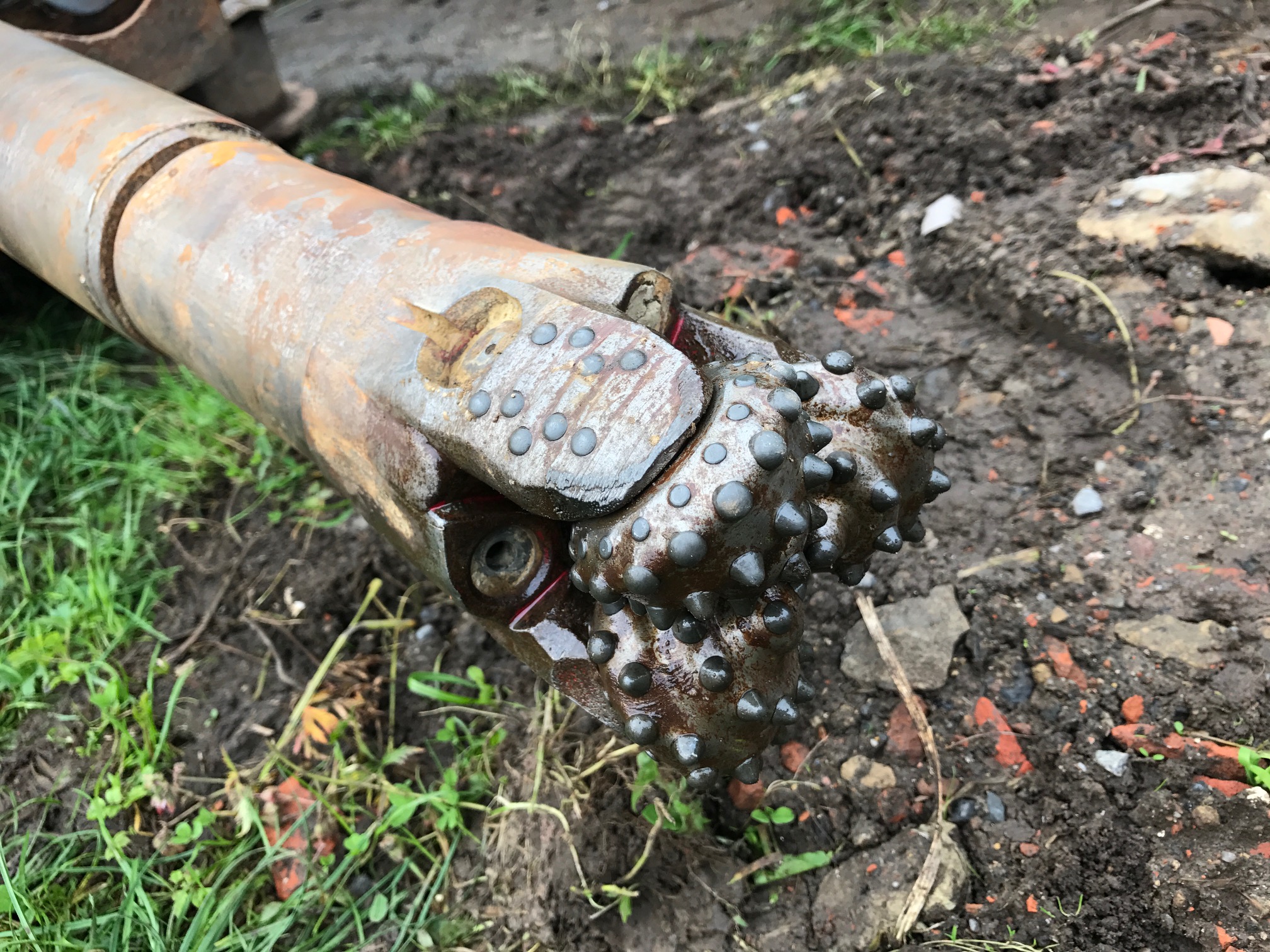 Horizontálně řízené skalní vrtání (HDD)